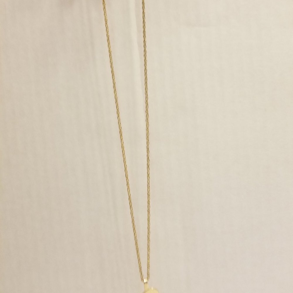 EUC signed Avon letter "P" necklace - Picture 2 of 5